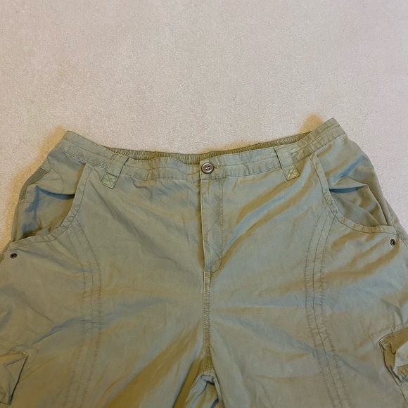 Anthropologie crop cargo pants in light green - Picture 10 of 10